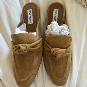 Unworn Steve Madden chart mules - suede tan size 9